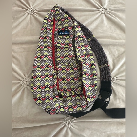 KAVU Men's Zigzag Sling Bag - Multicolor - Picture 1 of 3